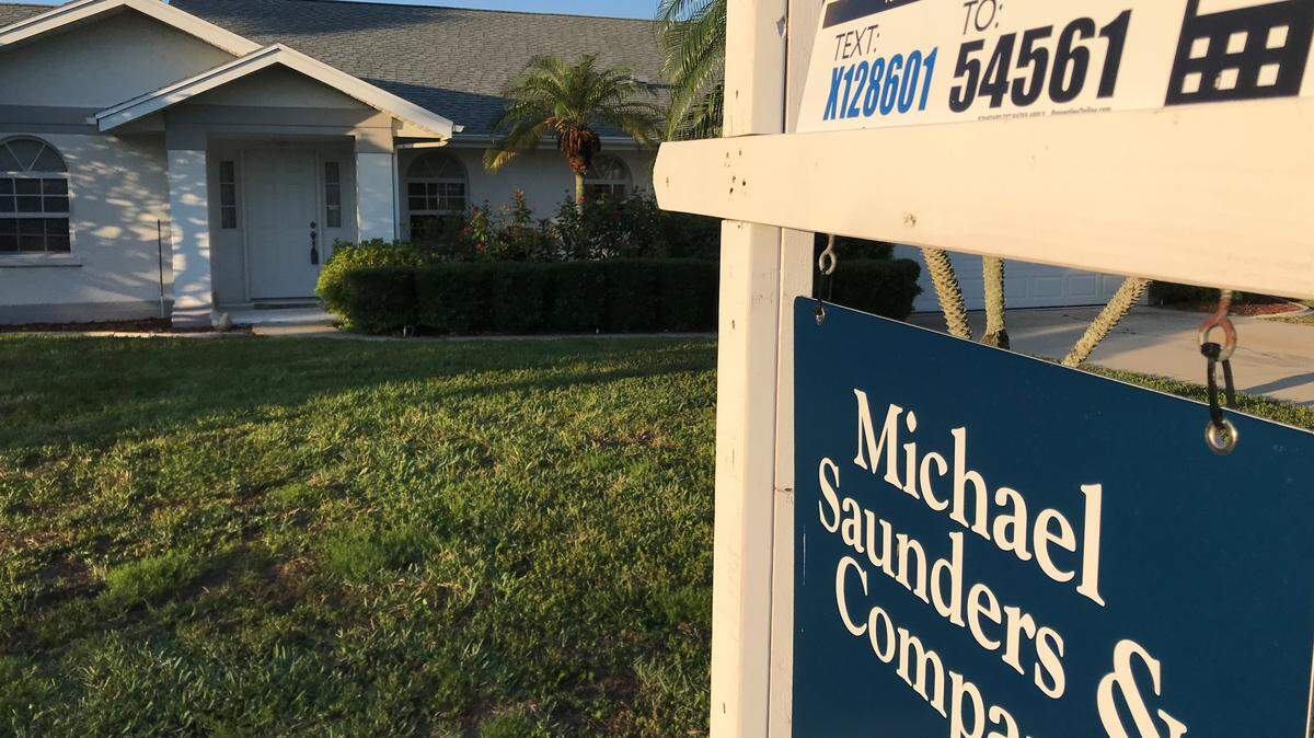 The median sales price for single-family homes in the Bradenton area jumped 9.1 percent in October to $325,000.