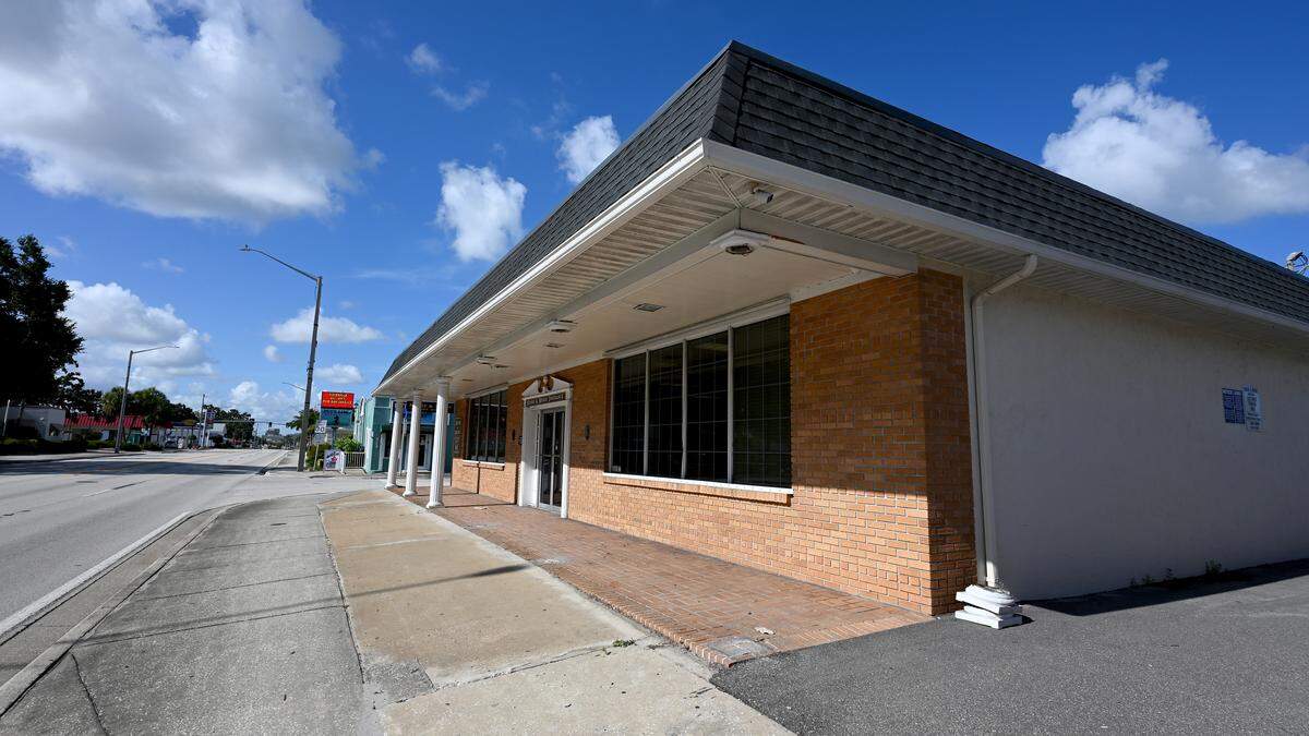 Police arrested Emma Kinkle, 19, of Bradenton, on DUI and false ID charges after she allegedly crashed an SUV into two buildings on 8th Avenue West in Palmetto early Friday, according to the Palmetto Police Department. This is 601 Eighth Ave. W. on July 31, 2025, where several columns were damaged.