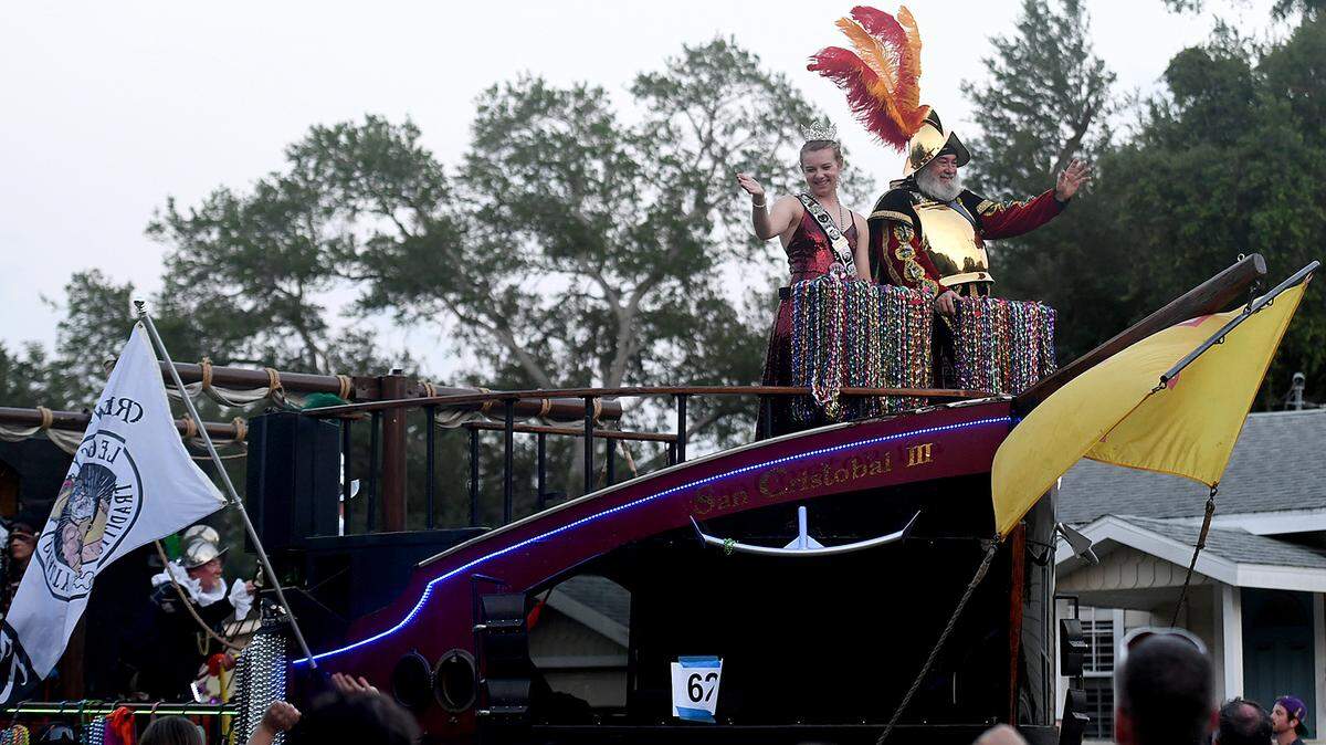 The Queen and Hern wave to the crowds in the 2021 De Soto Grand Parade.