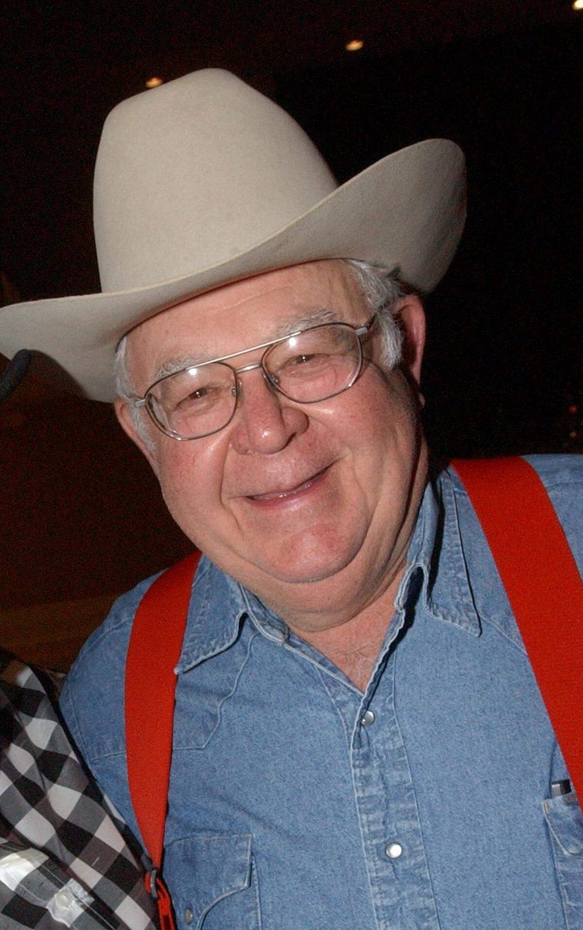 03/13/2004 --Sue Revell and Dr. Bob King are shown at the Western Evening 2004 benefit for Just for Girls at the Bradenton Municipal Auditorium.