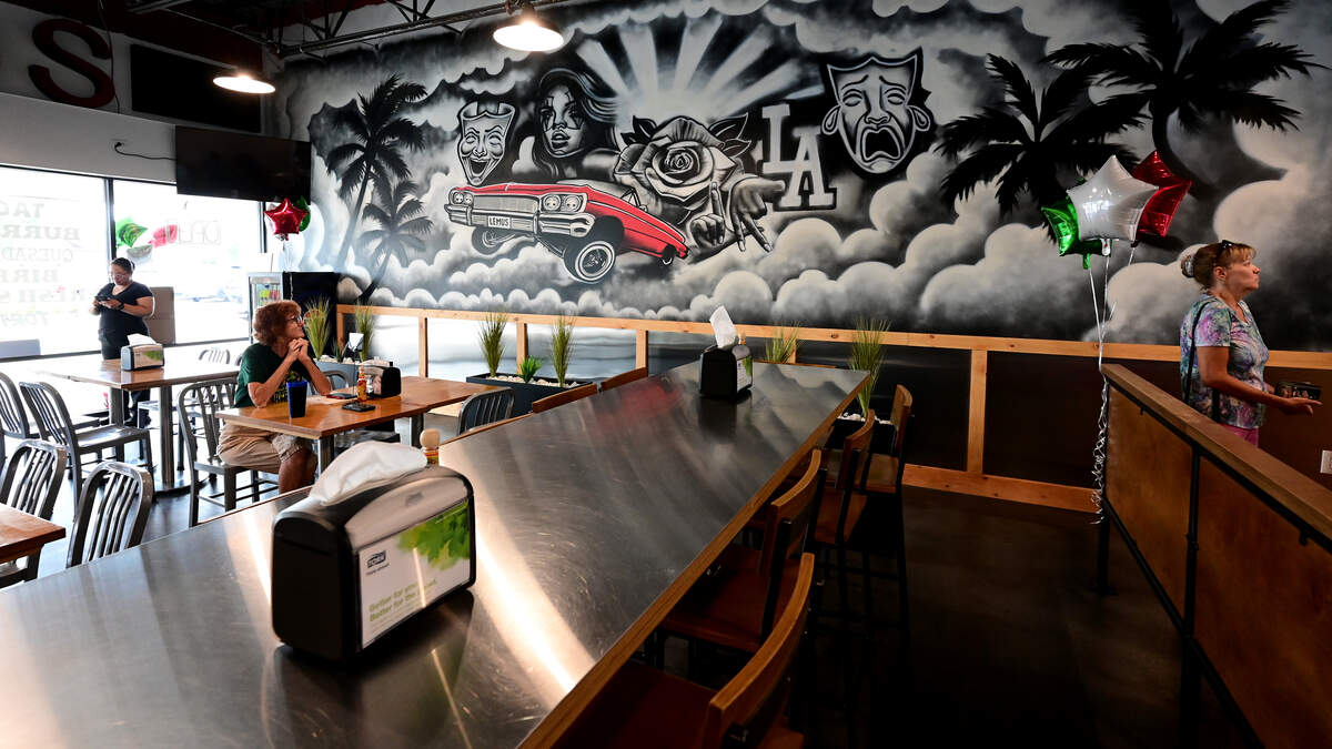 Los Chiludos on opening day, June 4, 2026, in the Braden River shopping plaza on State Road 64 East.