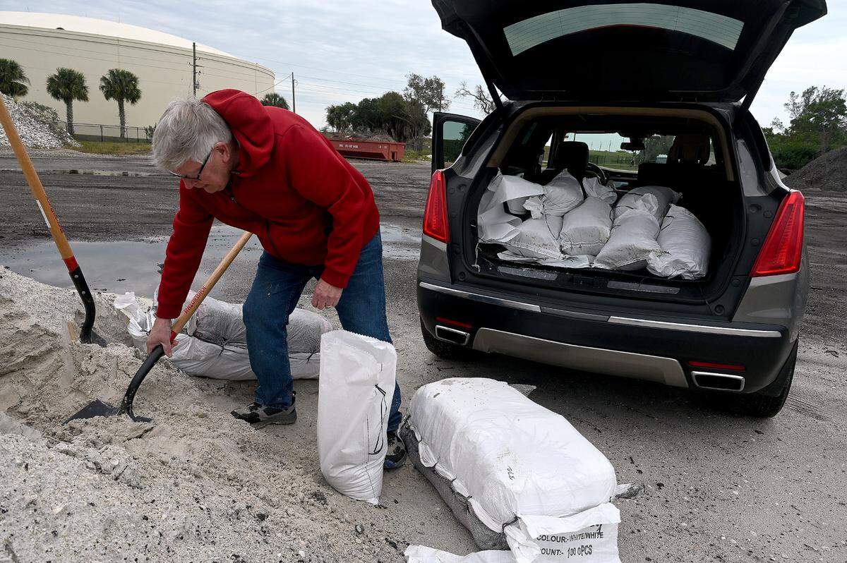Bill Nicholson of Cortez fills sandbags at Manatee County’s Utilities center at 4700 66th Street West in Bradenton in advance of a storm.