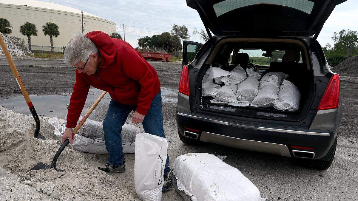 Bill Nicholson of Cortez fills sandbags on Monday, Jan. 8, 2024, at Manatee County’s Utilities center at 4700 66th Street West in Bradenton in advance of the incoming weather expected in Manatee County.