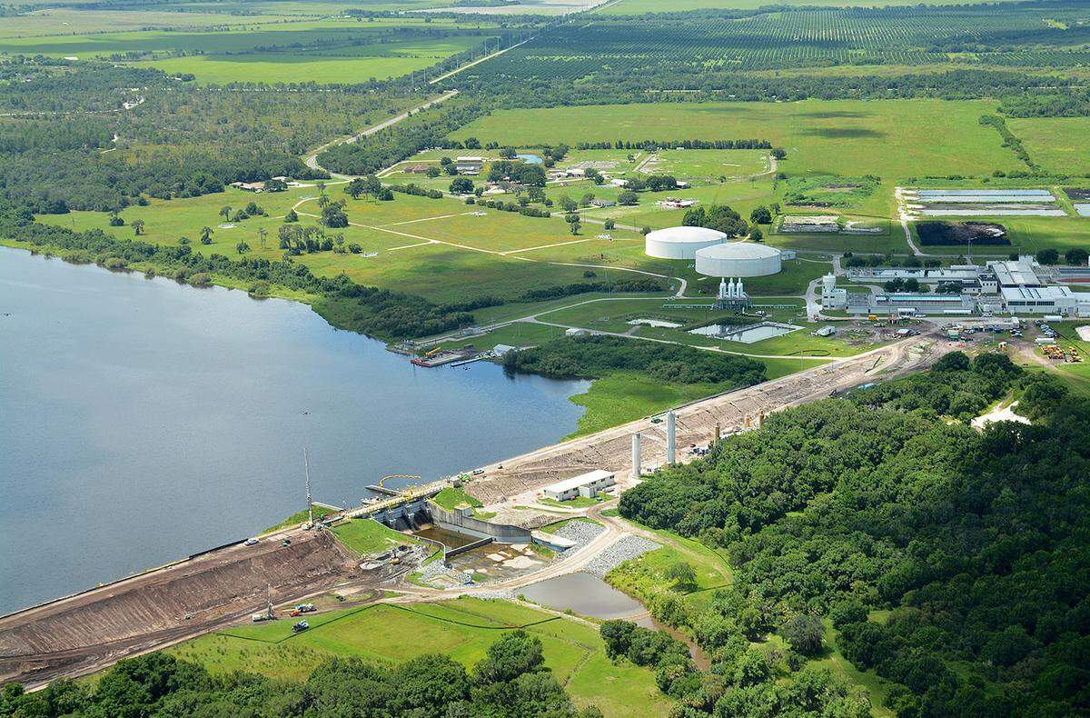 Suncoast Waterkeeper, a Southwest Florida water quality group, is raising concerns about a bloom of blue-green algae in Manatee County’s drinking water supply.