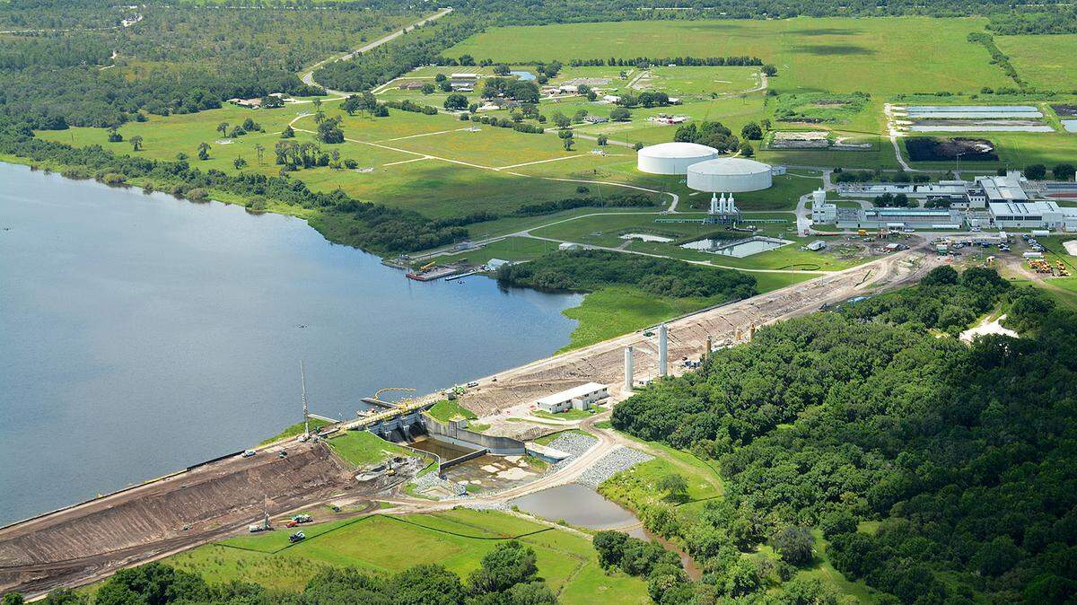 Suncoast Waterkeeper, a Southwest Florida water quality group, is raising concerns about a bloom of blue-green algae in Manatee County’s drinking water supply.