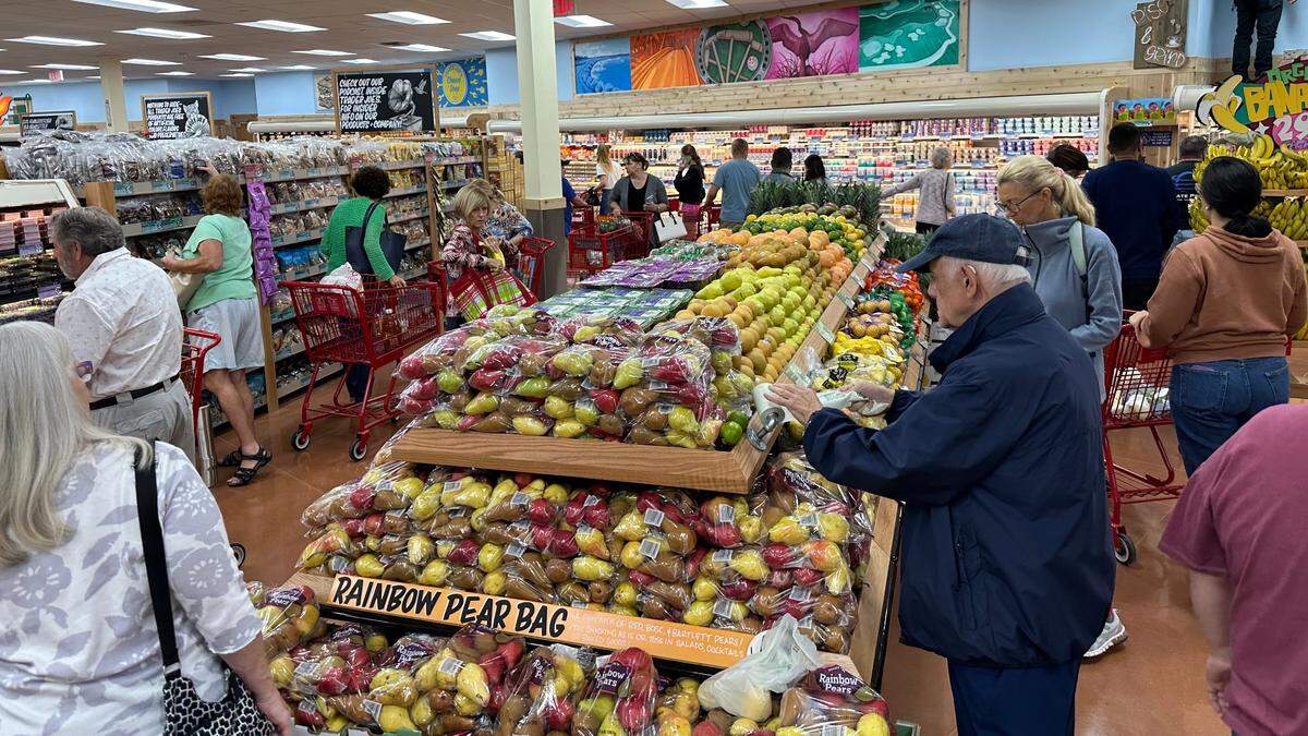 An estimated 300 shoppers were lined up for the opening of Manatee County’s first Trader Joe’s on Thursday, 10/26/2023. The new store is at 8111 Cooper Creek Blvd.
