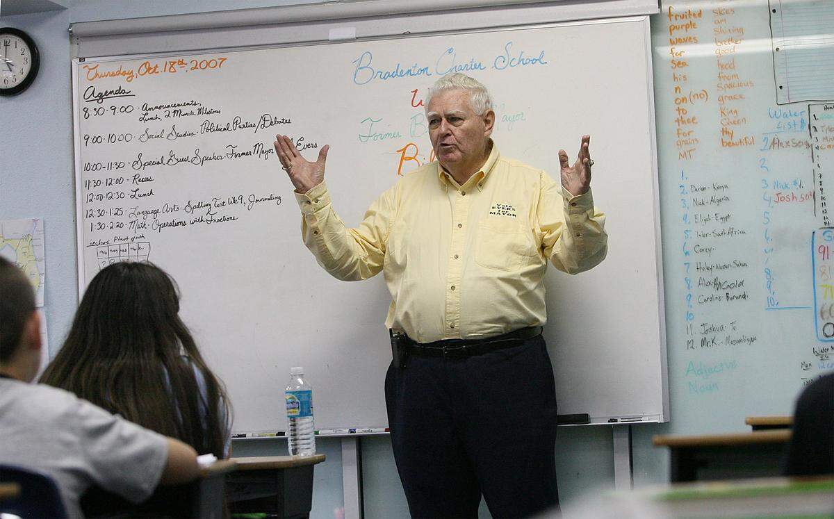 Bradenton mayoral candidate Bill Evers explains the role of a local mayor to students in a 5th grade classroom at Bradenton Charter School in 2007.