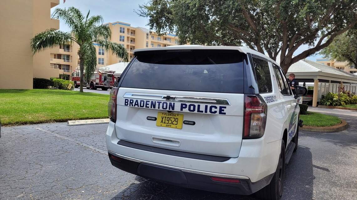 One dead after two separate fires in Bradenton, officials say