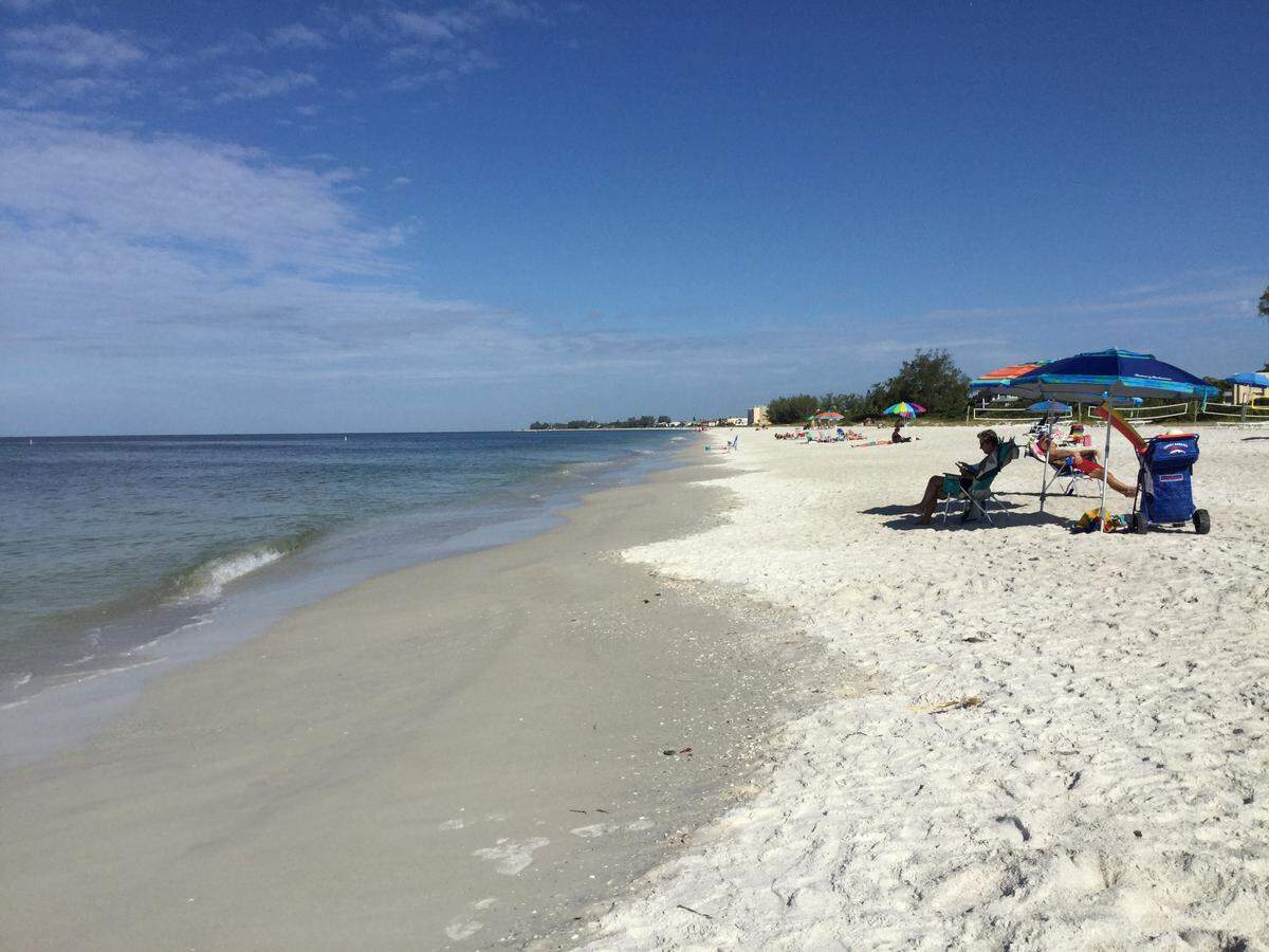 It was blue skies and almost blue waters on the shoreline of the Gulf of Mexico on Tuesday. Red tide continues to give Manatee County a much-needed reprieve, but that could change depending on what Hurricane Willa does in the coming days.