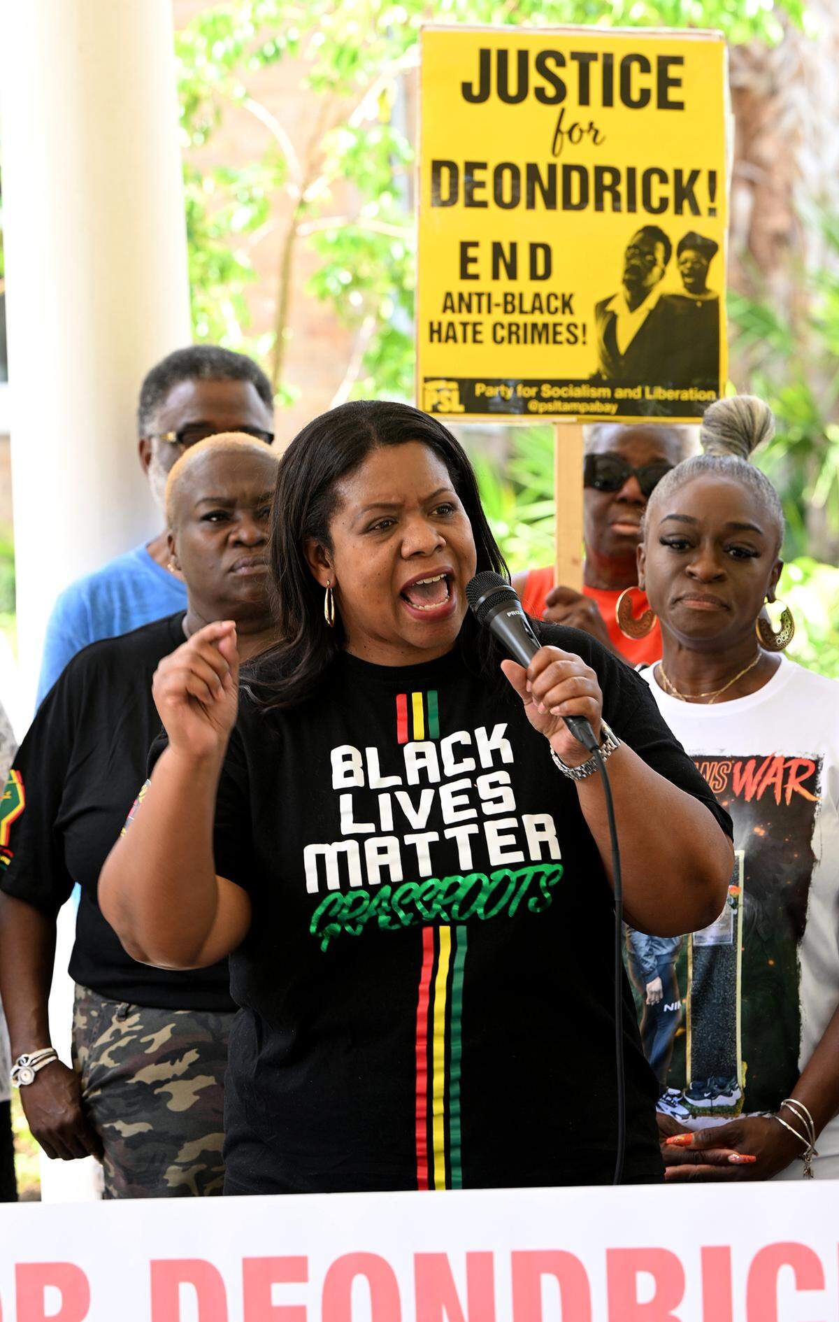 Deanna Joseph speaks at a press conference held outside the Manatee County Judicial Center on Monday, June 9, 2025. Shooting victim Deondrick Anderson’s family and supporters called on prosecutors to appeal a ruling which dismissed the case against the man who shot Anderson outside an Oneco bar.