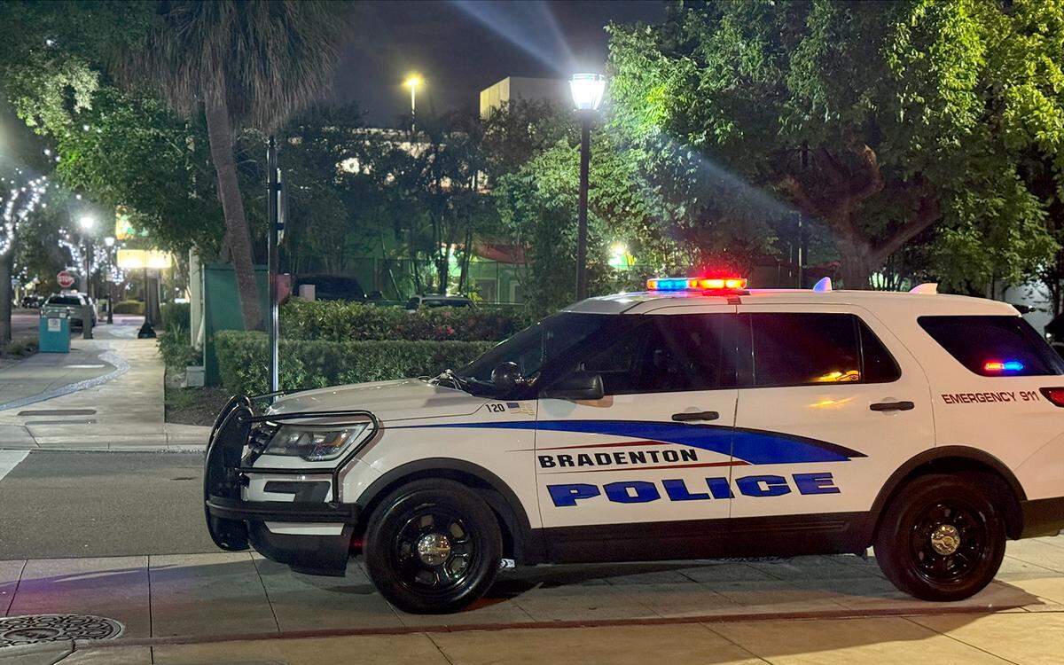 The lights will vary depending on the vehicle. Newer patrol vehicles don’t have light bars and have running board lights.