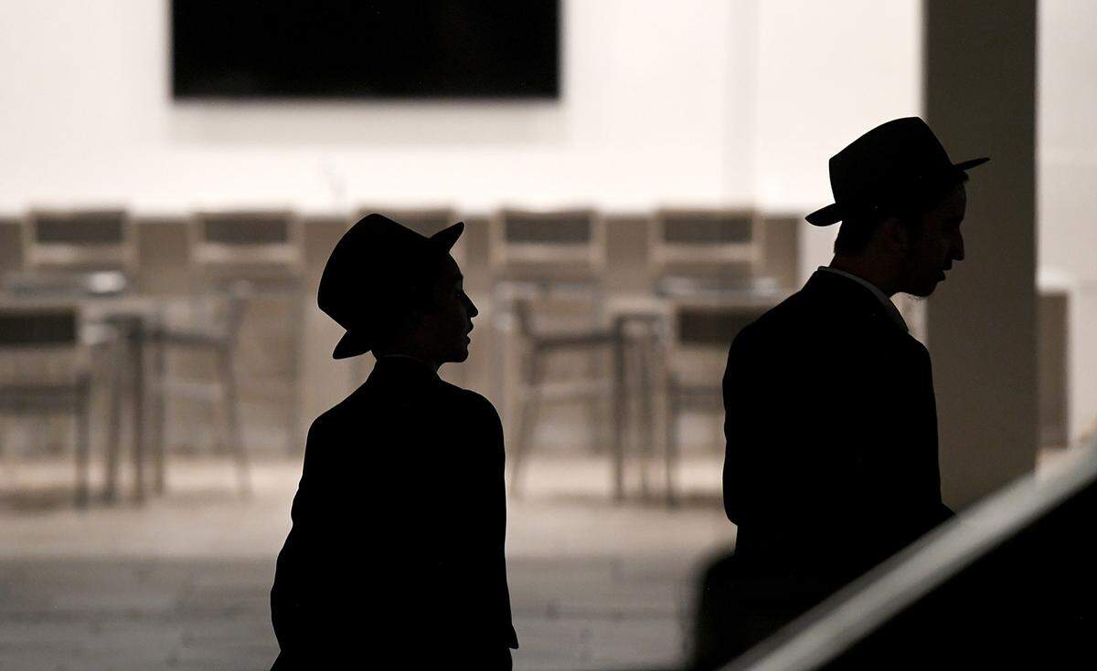 12/01/21—Members of the Chabad of Bradenton watch as a giant menorah is lit to celebrate the 4th night of Hanukkah.