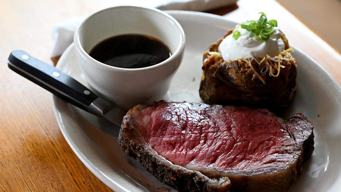 A new ‘affordable’ steakhouse opens in Bradenton. See what’s on the menu
