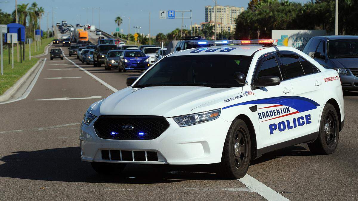 Traffic backs up on DeSoto Bridge in November 2015 as Bradenton Police investigate the scene of a crash involving a bicyclist and a car on First Street near Manatee Avenue. The bicyclist was taken to the trauma center at Blake Hospital. 
 TIFFANY TOMPKINS-CONDIE/Bradenton Herald
