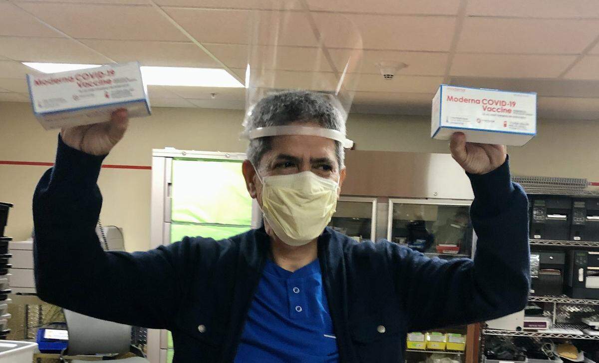 12/22/2020-- Sarasota Memorial Hospital announced Tuesday afternoon that it had received 9,600 doses of the COVID-19 Moderna vaccine and began vaccinating its healthcare workers by 12:30 pm.&nbsp;