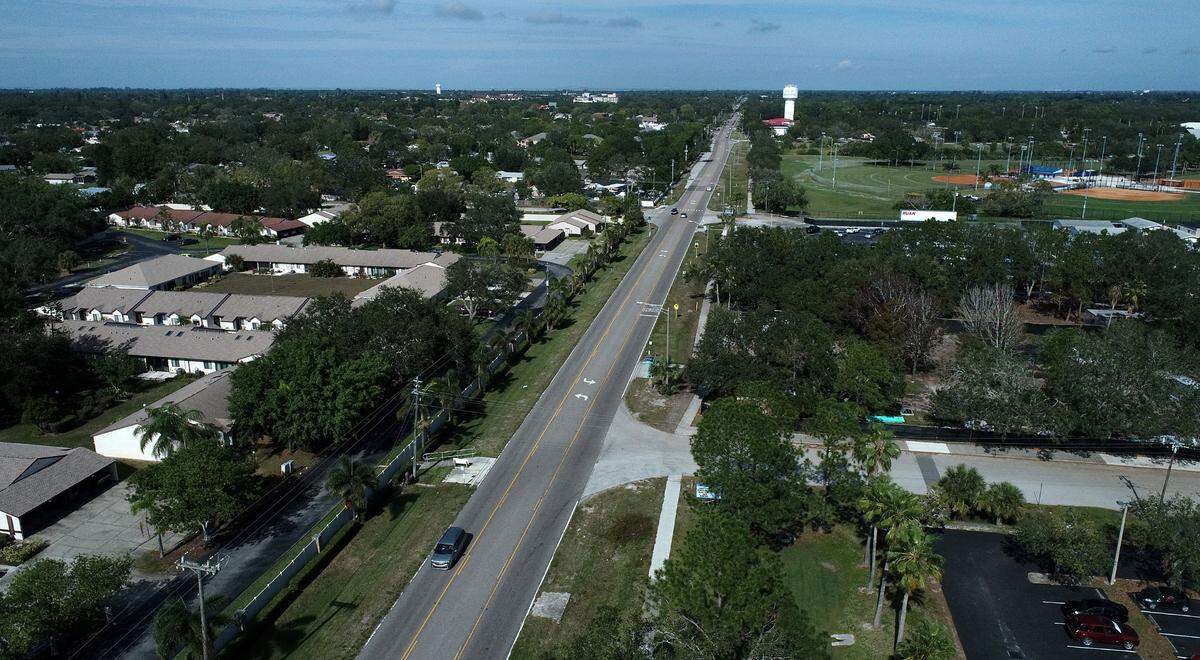 West Bradenton residents on 59th Street West demanded answers from county officials after receiving misleading letters about an upcoming roadway expansion projec