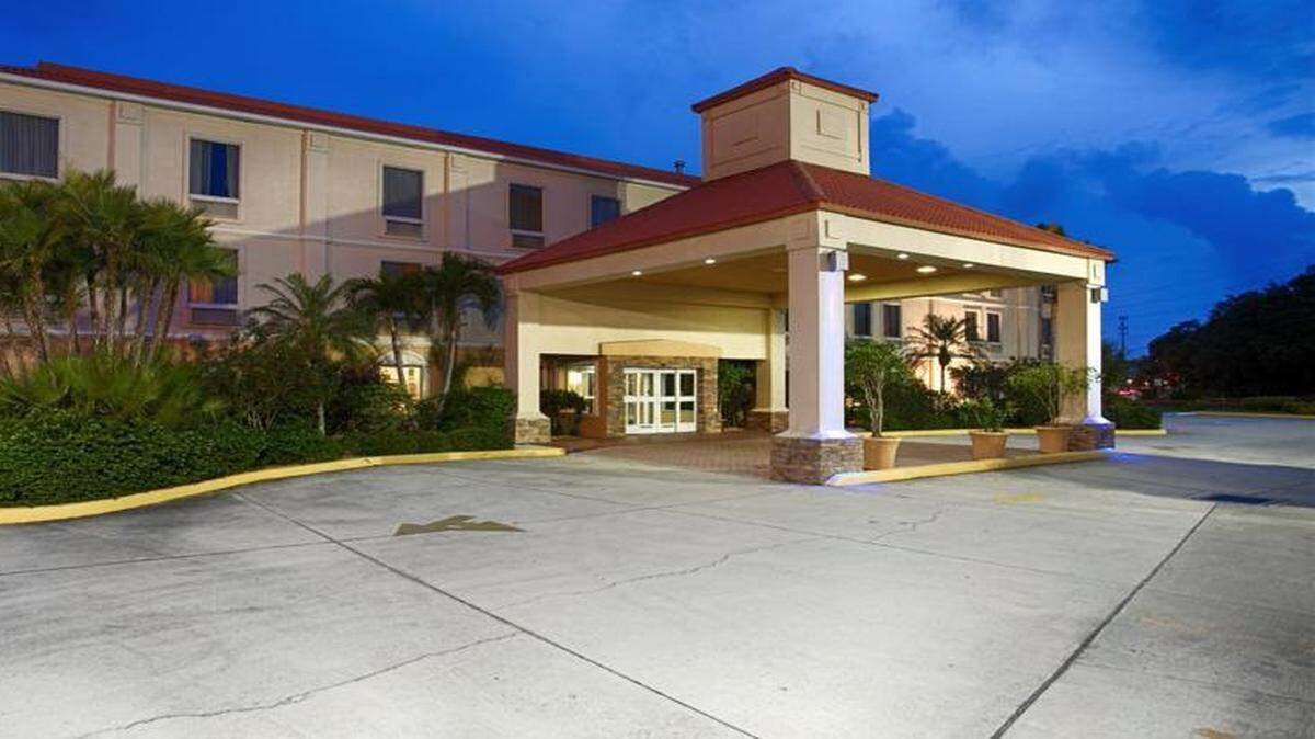 The Best Western hotel on 67th Street Court East in Bradenton.