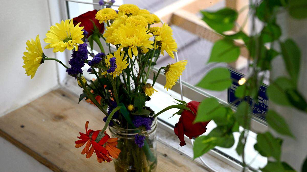A vase of fresh flowers sits on the window sill at the Pink Coney Club, 5306 Holmes Boulevard Ste 810 in Holmes Beach.