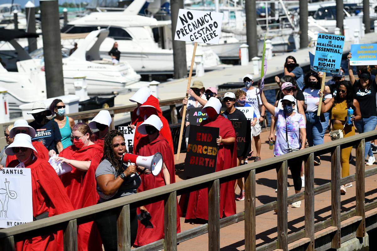 10/02/21—Pro-choice advocates marched through the streets of downtown Bradenton Saturday, joining hundreds of other Women’s March demonstrators across the country in support of reproductive rights. The march was organized by Women’s Voices of Southwest Florida.