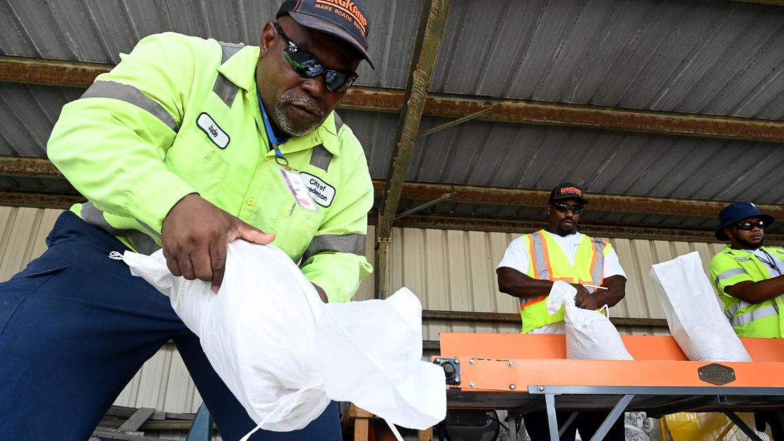 Free sandbags available as Bradenton area preps for Helene. Here’s where to get them