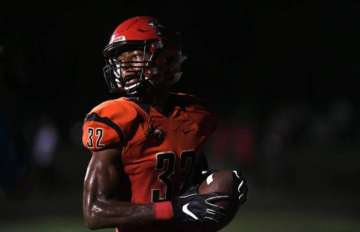 Wide receiver Meko Mayes and the Cardinal Mooney Cougars host Booker looking to secure a first-round bye in the Class 3A playoffs.