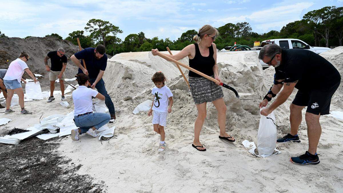 Manatee County Commissioners showed up at the 66th Street West sandbag location to help residents fill bags in preparation for Hurricane Idalia on Aug. 28, 2023. Sandbags are available at three locations this week during a coastal flood watch.