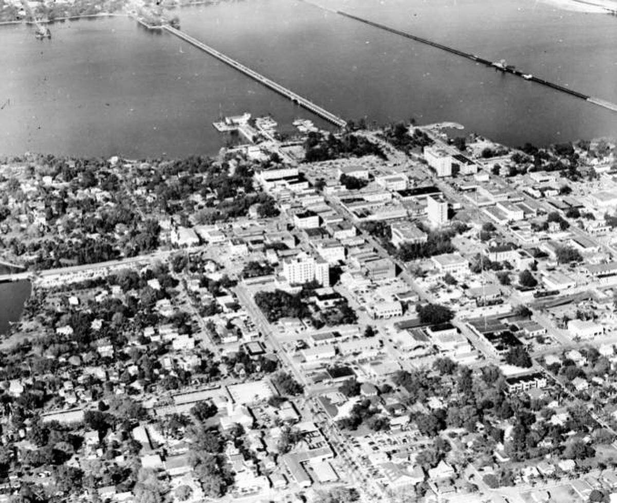 An aerial view of downtown Bradenton in the 1950s, offering views of the Manatee County Court House and the Hotel Dixie Grande.