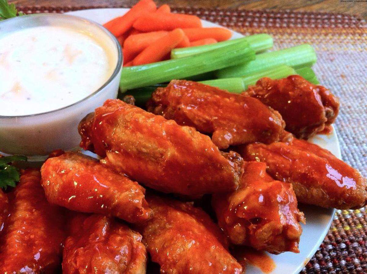 Kelsey’s on Cortez has wings for every taste, dry-rubbed or smothered in sauce. Kelsey’s uses all natural sauces from Tampa Bay Hot Sauce Company.