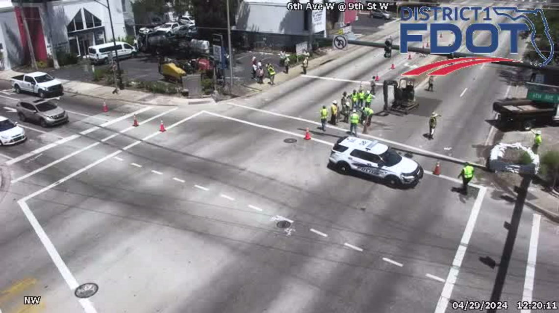 Downtown Bradenton road reopens after closure due to broken sewer line, police say