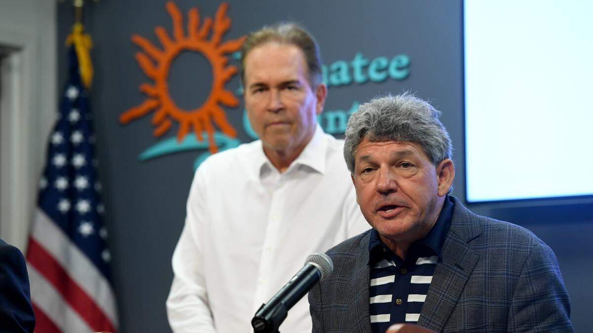 Manatee County Administrator Scott Hopes gives an update on Hurricane Ian with U.S. Rep. Vern Buchanan at the Emergency Operations Center on Sept. 27, 2022.