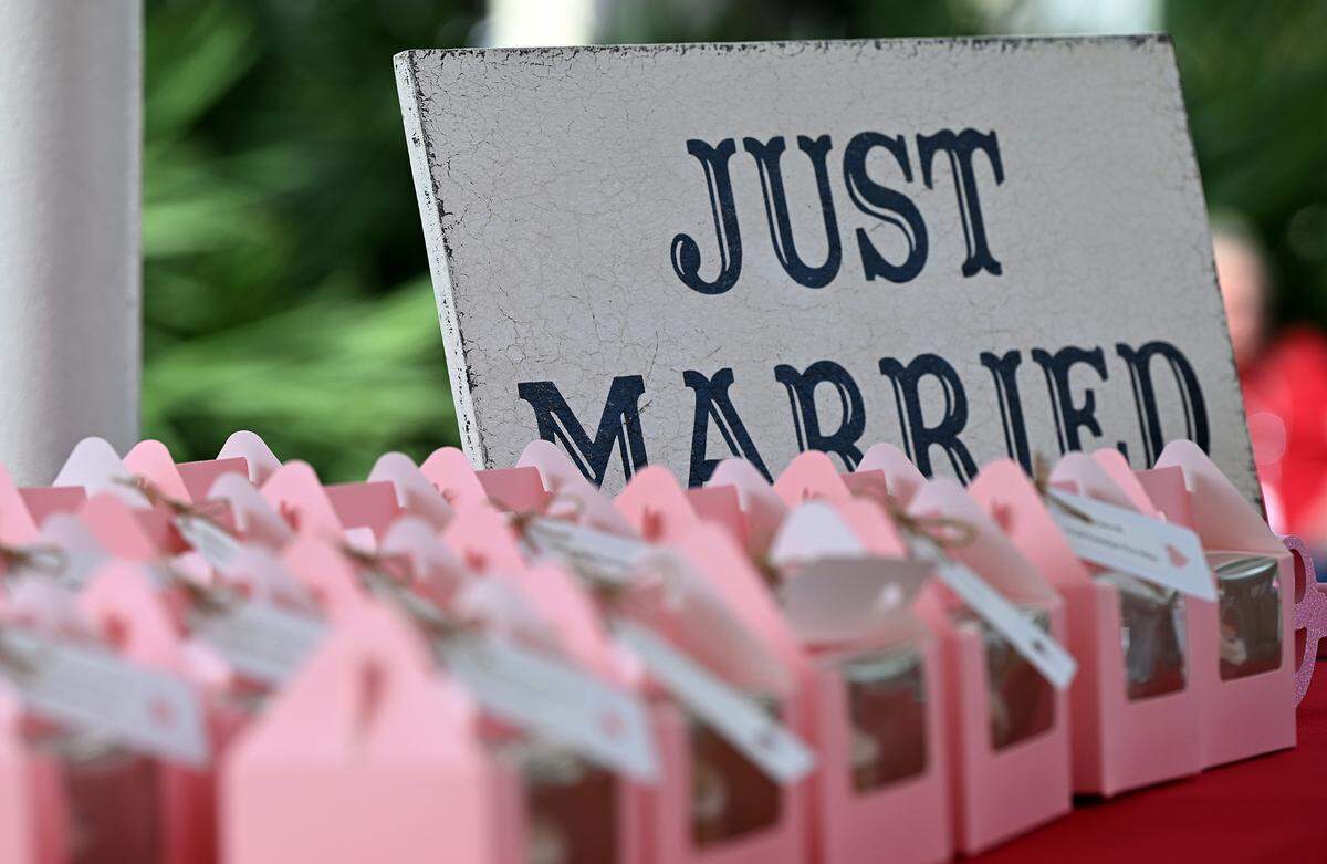 Small gifts await the newlyweds at the Fifth Annual Valentine’s Day Group Wedding.