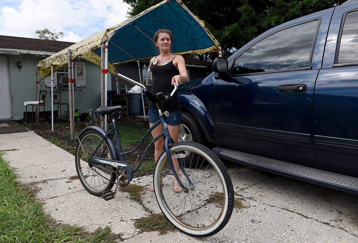 09/20/21—Demetrick Edwards was killed in what the Manatee Sheriff’s office describes as a self-defense killing in the 500 block of 33rd Avenue Drive East in Bradenton Sunday. Courtney Kammerer stands with Edwards’ bike, which was left at the scene where her friend died.