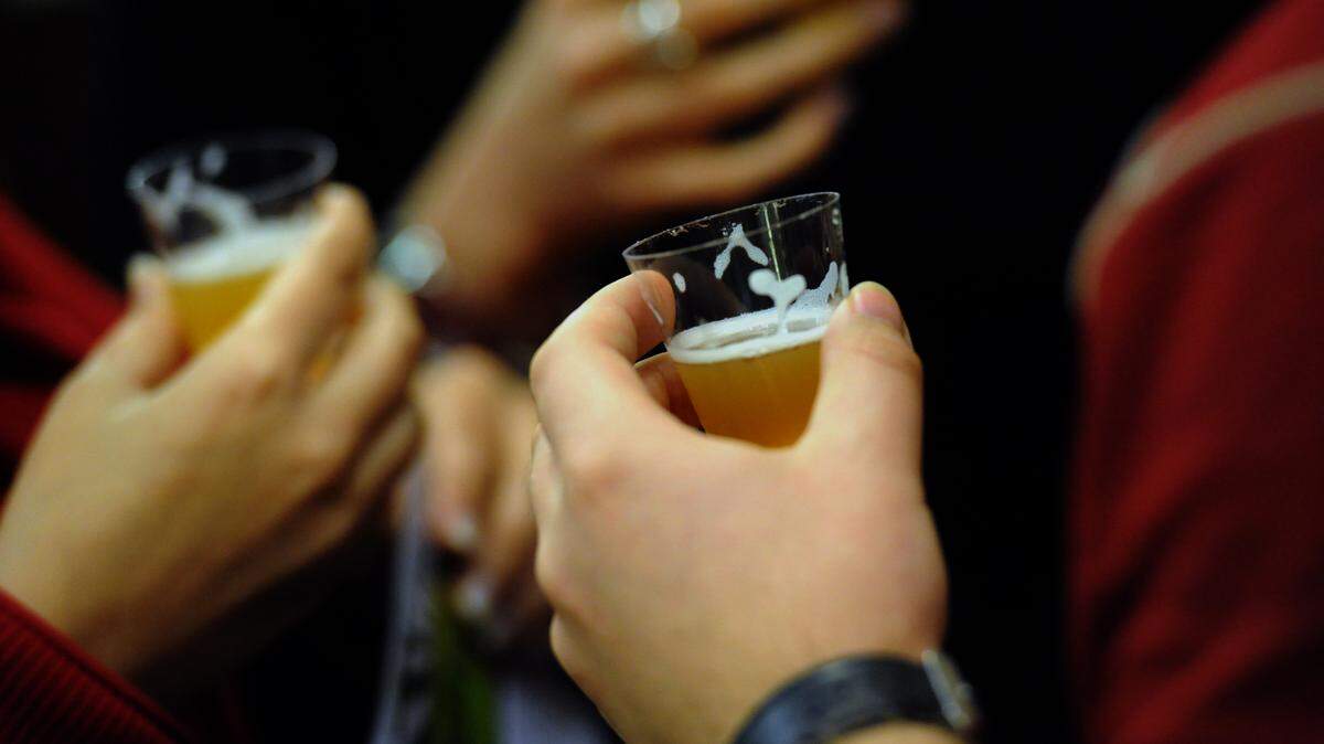 University of South Florida Sarasota-Manatee's beer and food tasting event included students teaming with beermakers from five local breweries. They discussed the science of beer making and how the small businesses navigate the growing craft beer market.TIFFANY TOMPKINS-CONDIE/Bradenton Herald