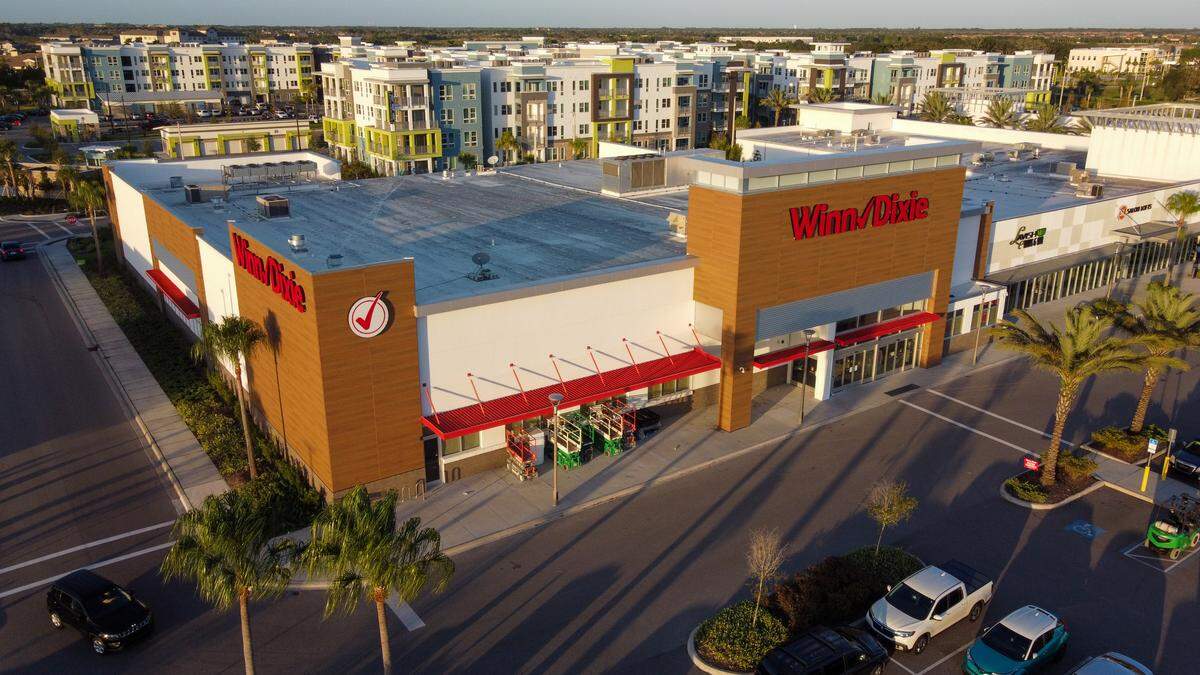 Winn Dixie opens Wednesday at Lakewood Ranch. The new supermarket, on the northeast corner of Lakewood Ranch Boulevard and State Road 70 East, was formerly an Earth Fare grocery location.