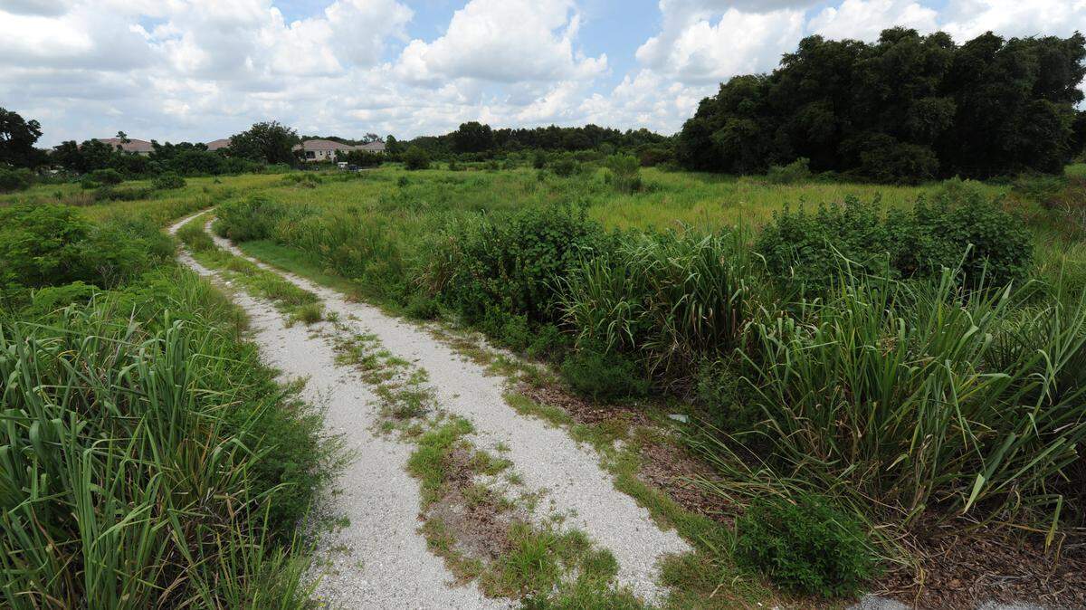A 180-unit apartment complex is planned for this site at Shade Avenue and Broadway Avenue, an area north of University Parkway and west of Tuttle in southern Manatee County. 
 File Photo-GRANT JEFFERIES/Bradenton Herald

A 180-unit apartment complex is planned for this site at Shade Avenue and Broadway Avenue, an area north of University Parkway and west of Tuttle in southern Manatee County. 
 File Photo-GRANT JEFFERIES/Bradenton Herald