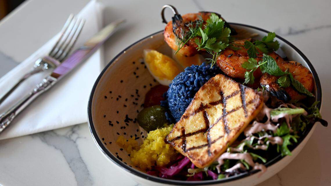 New Bradenton-area restaurant serves up Middle Eastern cuisine. Look inside