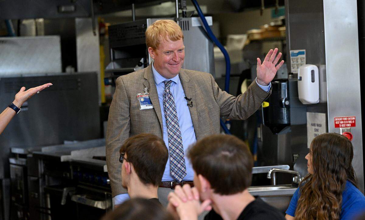 Manatee School District’s new superintendent Jason Wysong tours Manatee High on the first day of school. Wysong started the day at the Matzke Bus Fleet center then toured four schools.