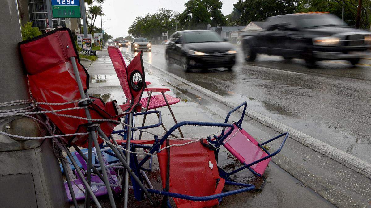 Cars whiz down Manatee Avenue after the 2022 De Soto Grand Parade was cancelled because of bad weather.
