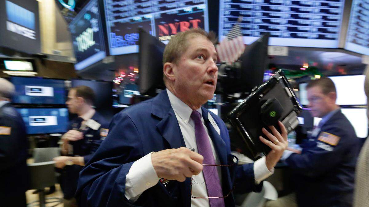 A trader rushes across the floor of the New York Stock Exchange, Wednesday, Dec. 16, 2015. Stocks are opening higher, led by gains in banking shares ahead of an interest rate decision by the Federal Reserve. (AP Photo/Richard Drew)