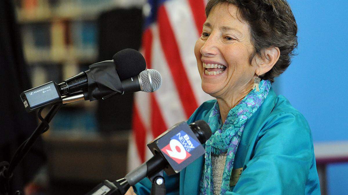 Jane Plitt, president of the Manatee Library Foundation addresses a crowd as they unveil the authors who will appear in Bookends, an evening with two literary giants, Stephen King and John Grisham. The event was held at Neel Auditorium at State College of Florida in January 2016. 
 TIFFANY TOMPKINS-CONDIE/Bradenton Herald