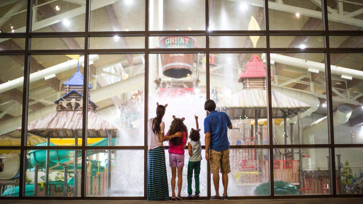 Great Wolf Resort in Naples will have a 100,000-square-foot indoor waterpark, heated to 84 degrees with a variety of body slides, tube slides, raft rides, activity pools and splash areas for toddlers and teens to parents and grandparents.
