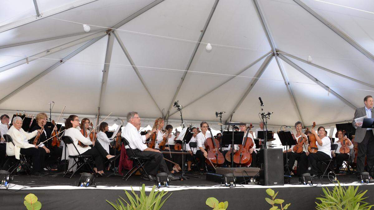 The Anna Maria Island Concert Chorus & Orchestra performed during last year's Symphony in the Sand at Coquina Beach. 
 DIANE HARRISH/Special to the Herald File
