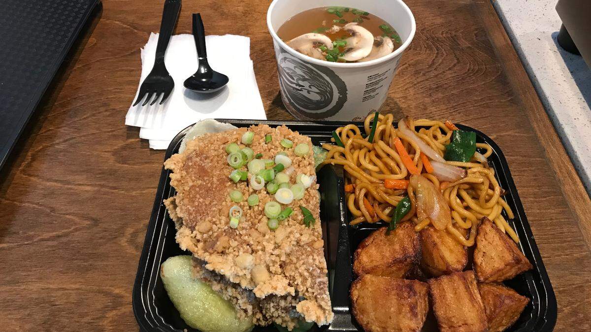 Samurai Crispy Chicken with hibachi noodles and potatoes is one of the most popular entrees at ChiChop!! Hibachi Grill and Fried Chicken Cafe.