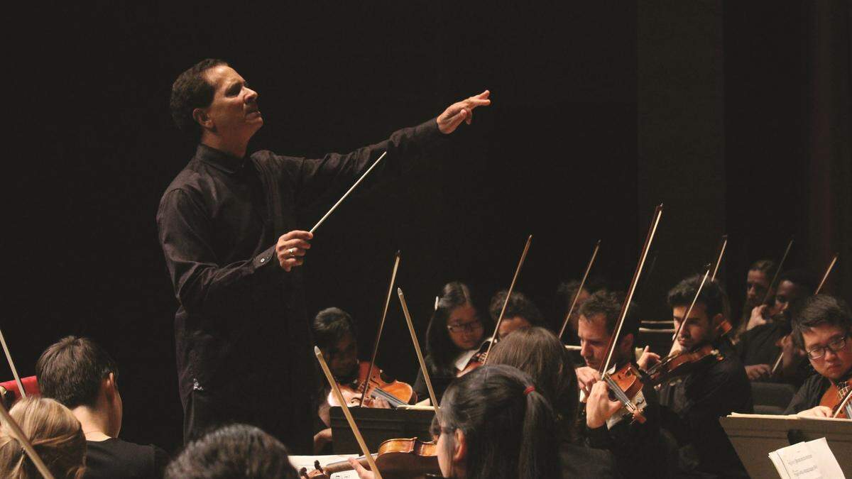 Guest conductor Guillermo Figueroa will lead the Sarasota Orchestra in Puerto Rican composer Ernesto Codero’s “Ínsula Tropical” for the group’s season finale this Sunday.
