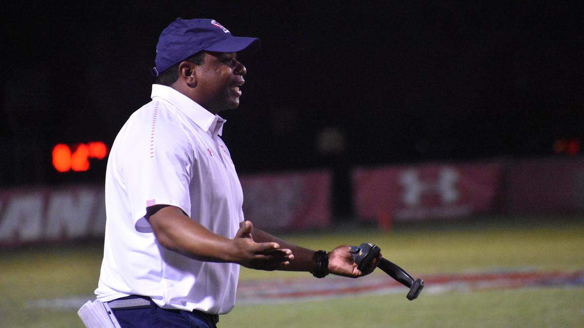 Manatee High opened Yusuf Shakir’s second season as head coach with a 16-9 win over North Miami on Friday night in a Kickoff Classic.