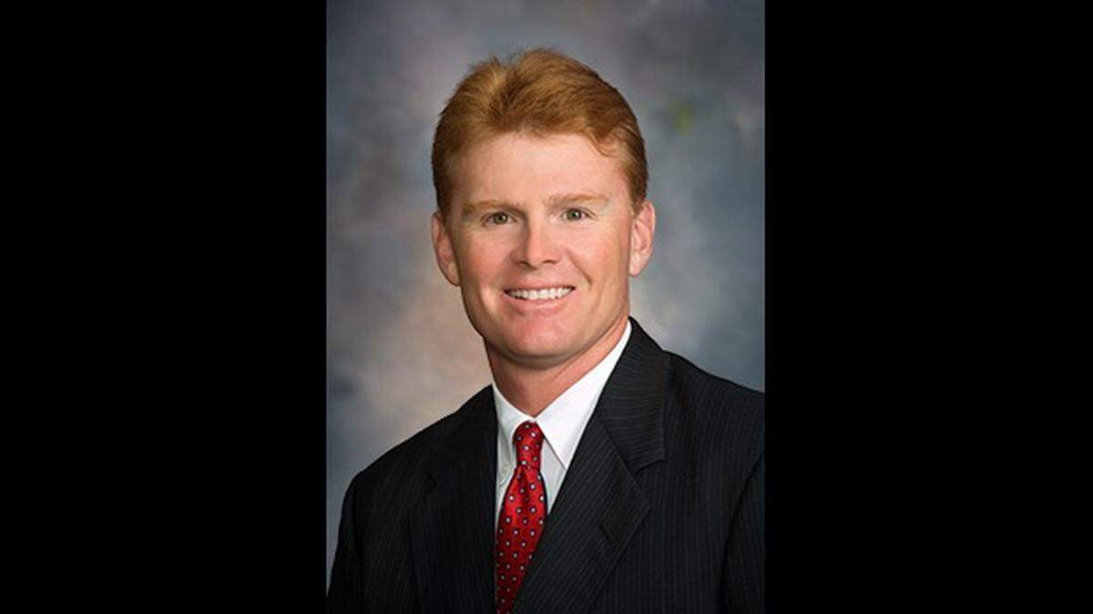 The Manatee County Commission hopes to come to an agreement that would make former Sarasota commissioner Charles Hines their acting county administrator by Feb. 23.