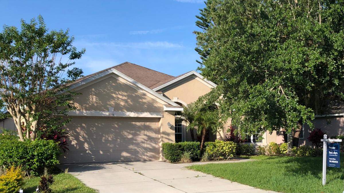 For the second time ever, the median price of existing single-family homes sold in Manatee County in April exceeded $500,000. The median price of $515,000 was an increase of 27% from the same month last year. A shortage of inventory and influx of new residents have helped drive up prices. Shown above is a home looking for a buyer on May 14, 2022.