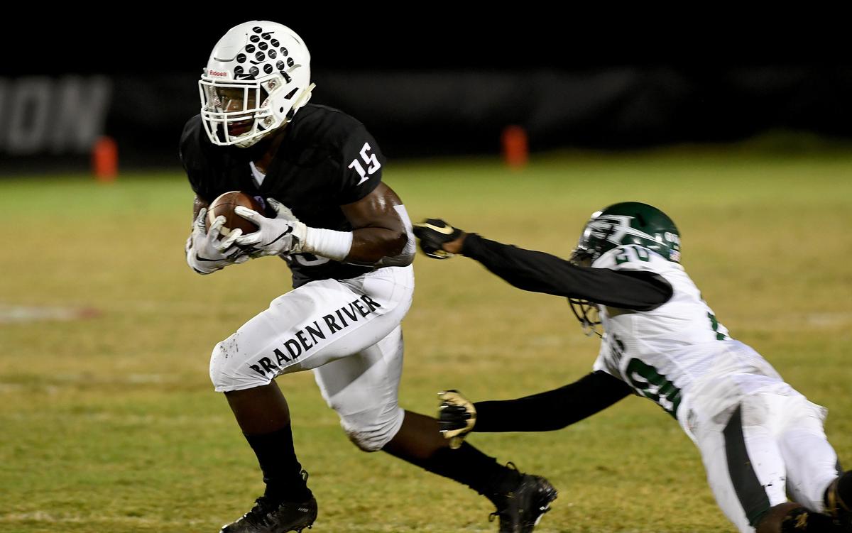 Knowledge McDaniel runs the ball at his last high school game during Friday night’s game at Pirate Stadium between Braden River and St. Petersburg High.