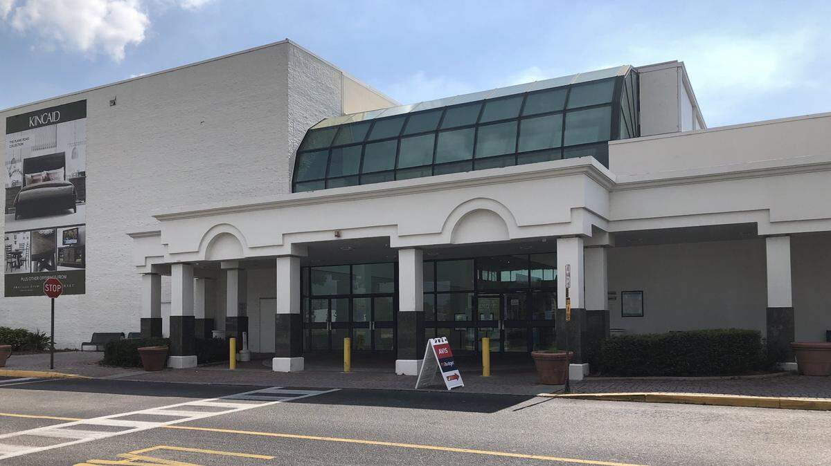 Mortage lender Romspen is pushing for a foreclosure sales date for the DeSoto Square mall.
