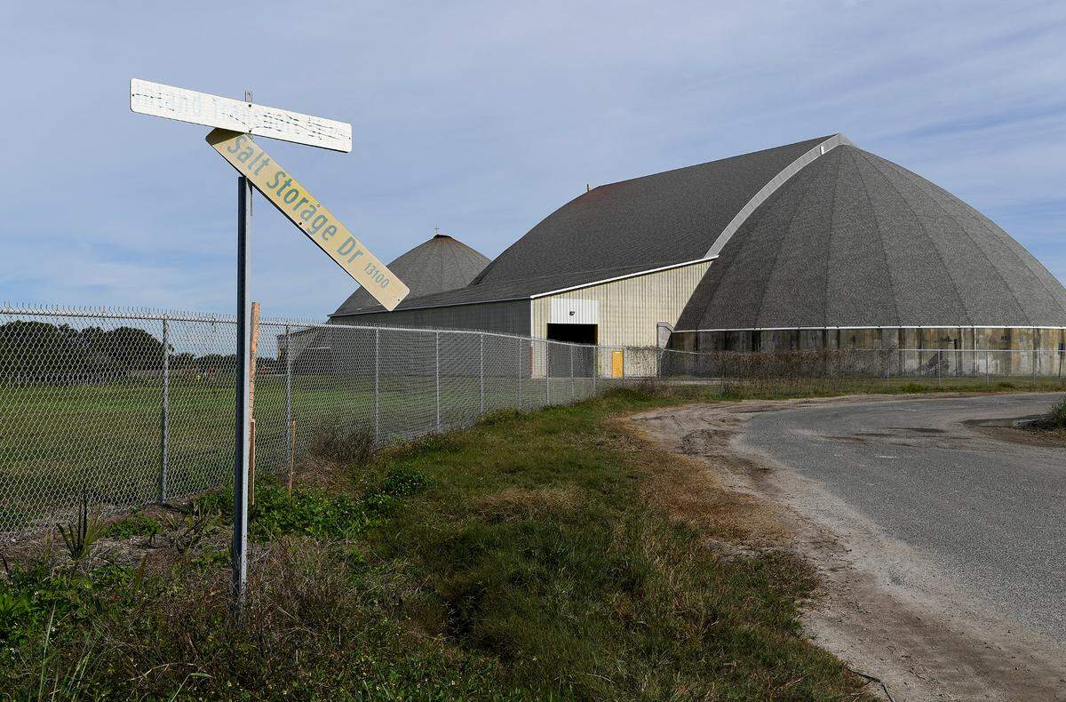 Congressman Vern Buchanan asked the Environmental Protection Agency to help resolve the issue of contaminated water at Piney Point, which poses a threat to Tampa Bay.